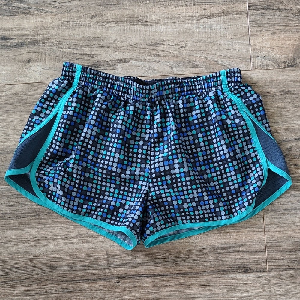 VGUC Under Armour Dots Shorts